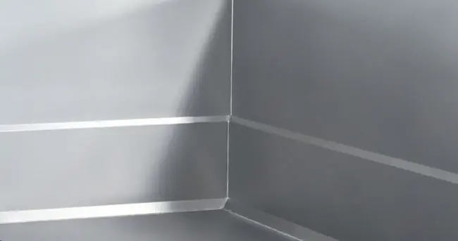 Foto: Diamant Unipool Verstärkte Edelstahl-Poolwände mit horizontalen Biegungen